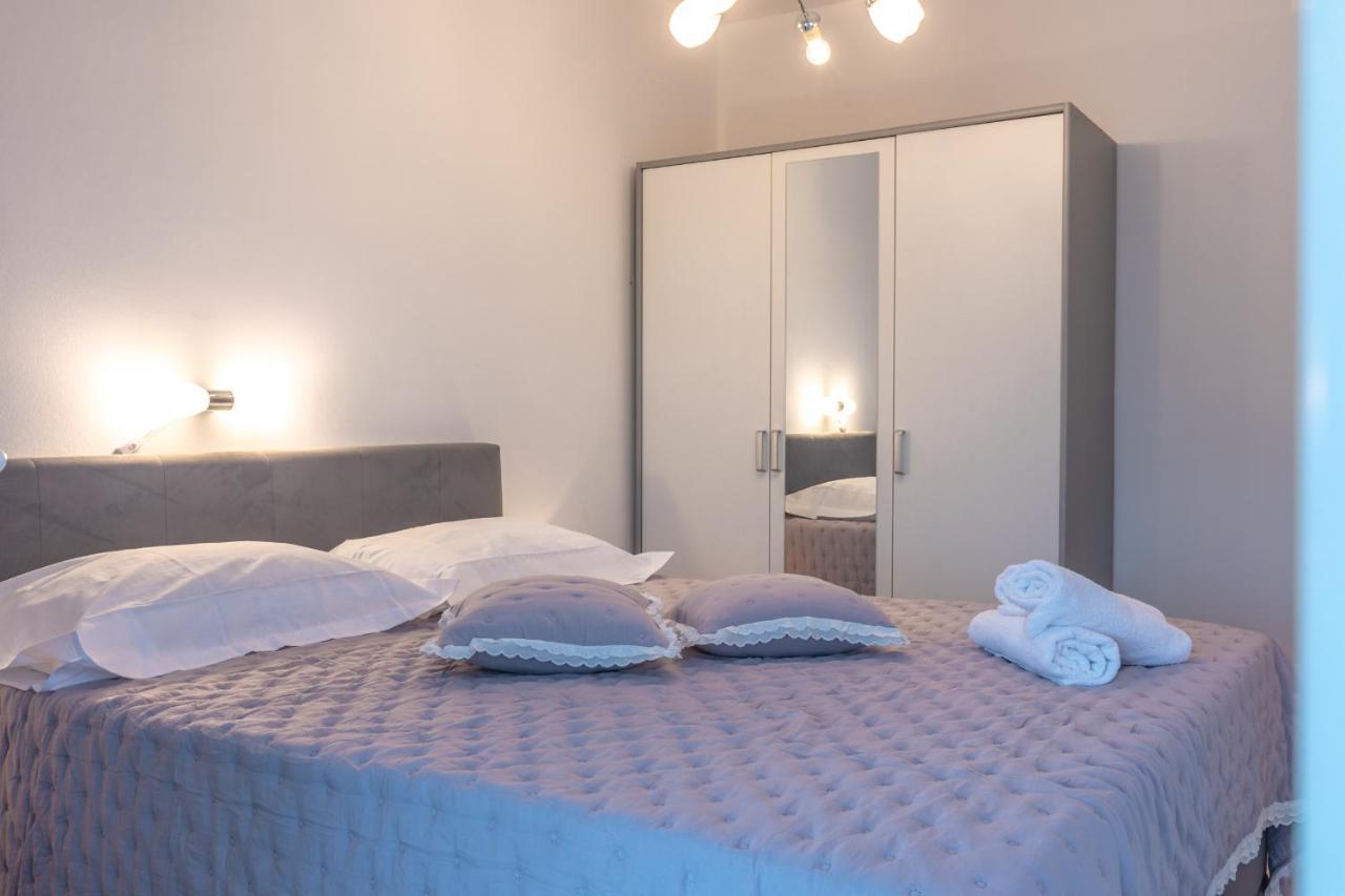 Holiday Home Insulam Mare Trogir Eksteriør bilde