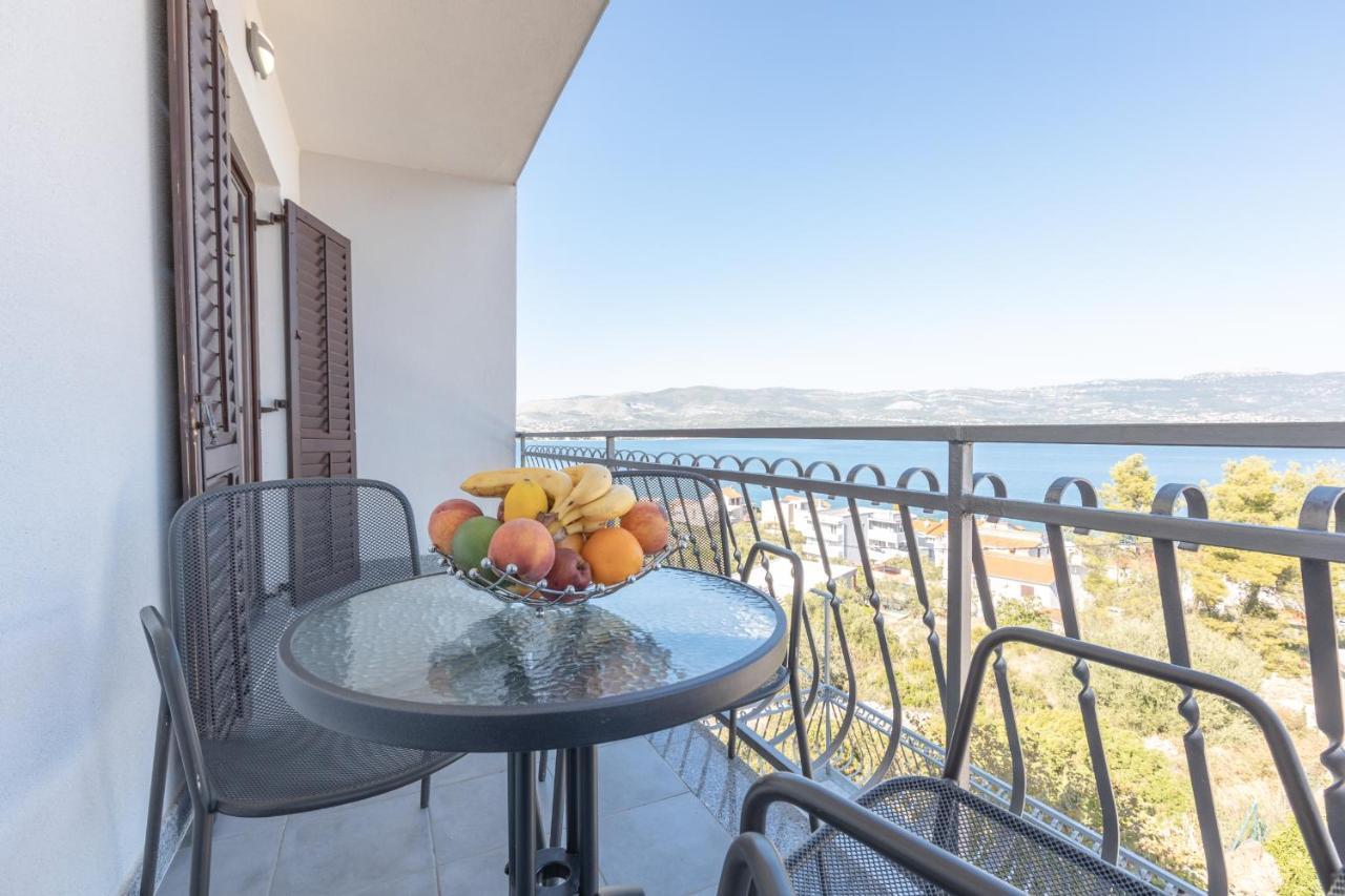 Holiday Home Insulam Mare Trogir Eksteriør bilde