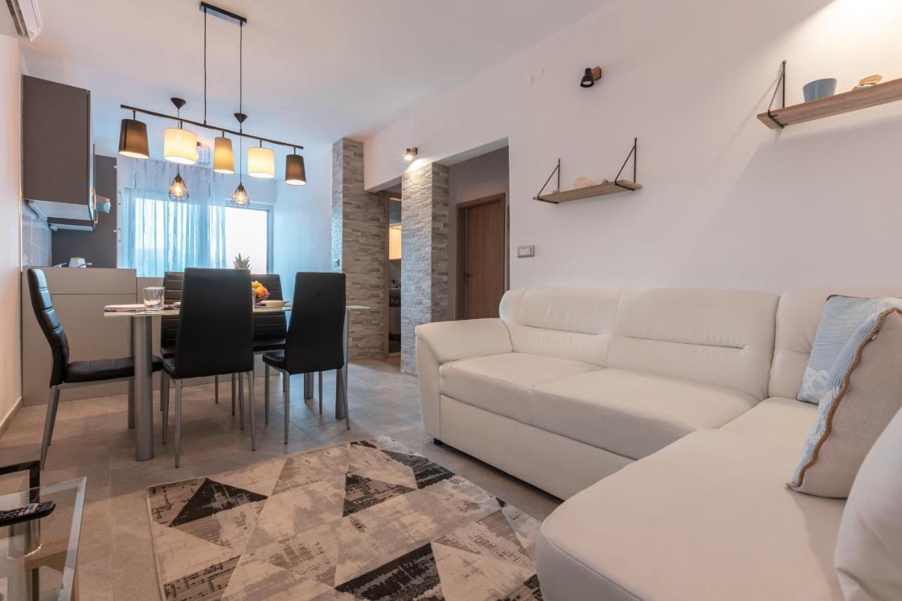 Holiday Home Insulam Mare Trogir Eksteriør bilde